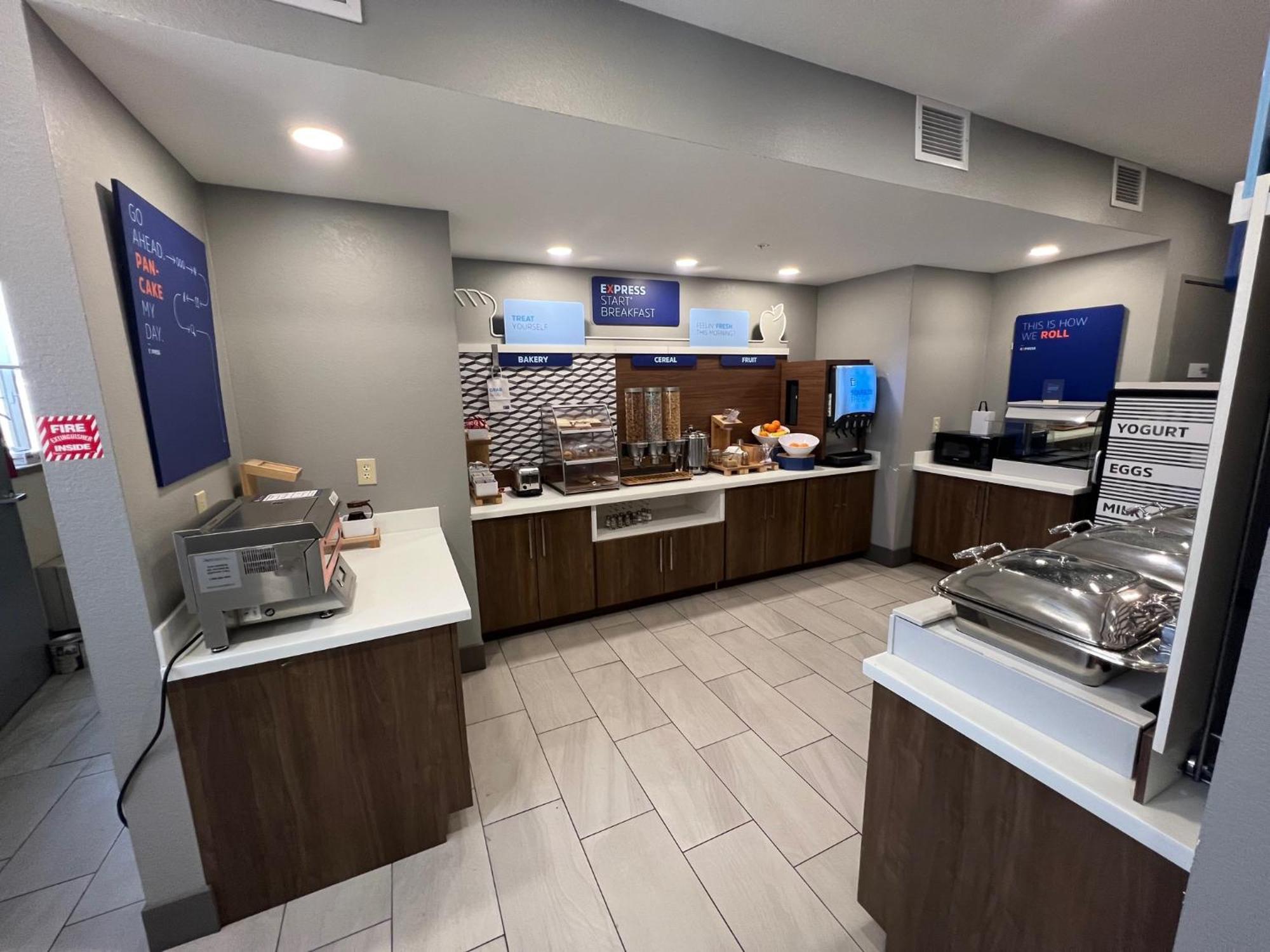 Holiday Inn Express - Wichita North - Park City By Ihg Екстер'єр фото